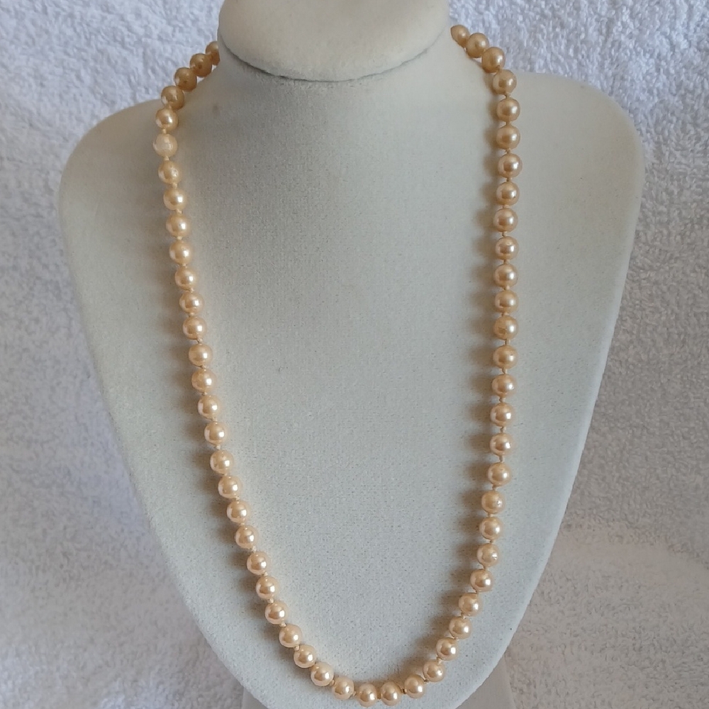 Elegant Vintage Pearl Necklace